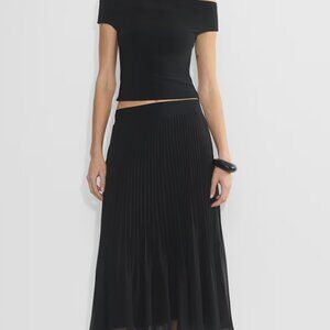 Aritzia twirl pleated skirt